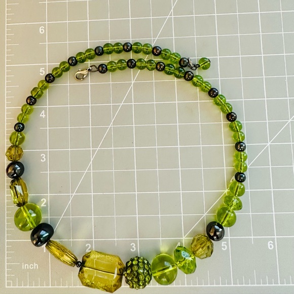 Green Glass Statement Necklace - Picture 9 of 12